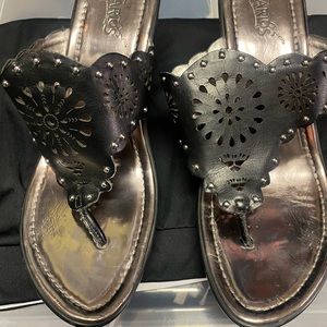 Carlos black sandals size 10